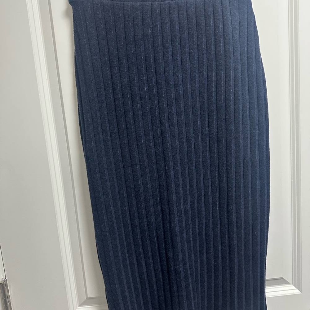 LIKE NEW SP Maeve Navy Blue Ribbed Knit Skirt - Picture 3 of 5